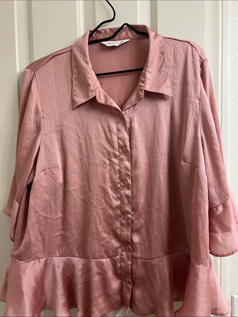 Nine West Dusty Rose Button-Front Ruffle Hem Top